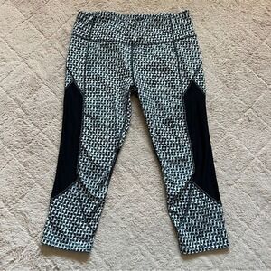 Athleta Geometric Print Capri Leggings‎ Women's Size L